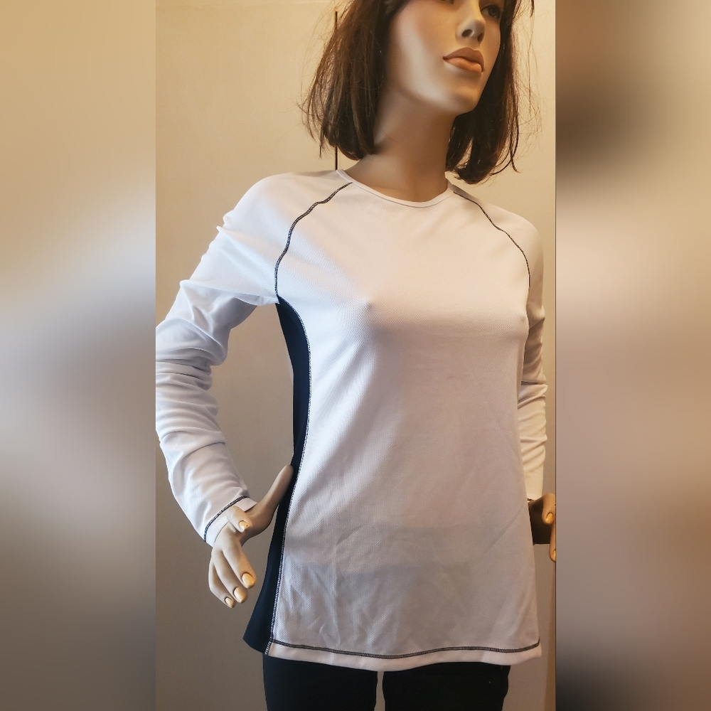 ALO Yoga Women's White and Black.Elegant White and Black Long Sleeve Top